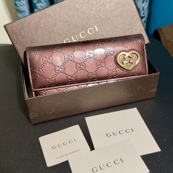 Gucci Handbags - Gucci Shima Bi-Fold Wallet Lovely Heart Patent Leather